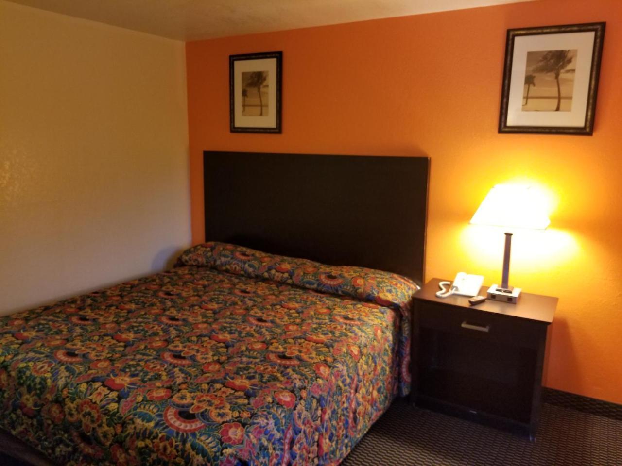 Motel America's - Macon