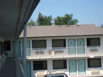 America's - Motel 2*