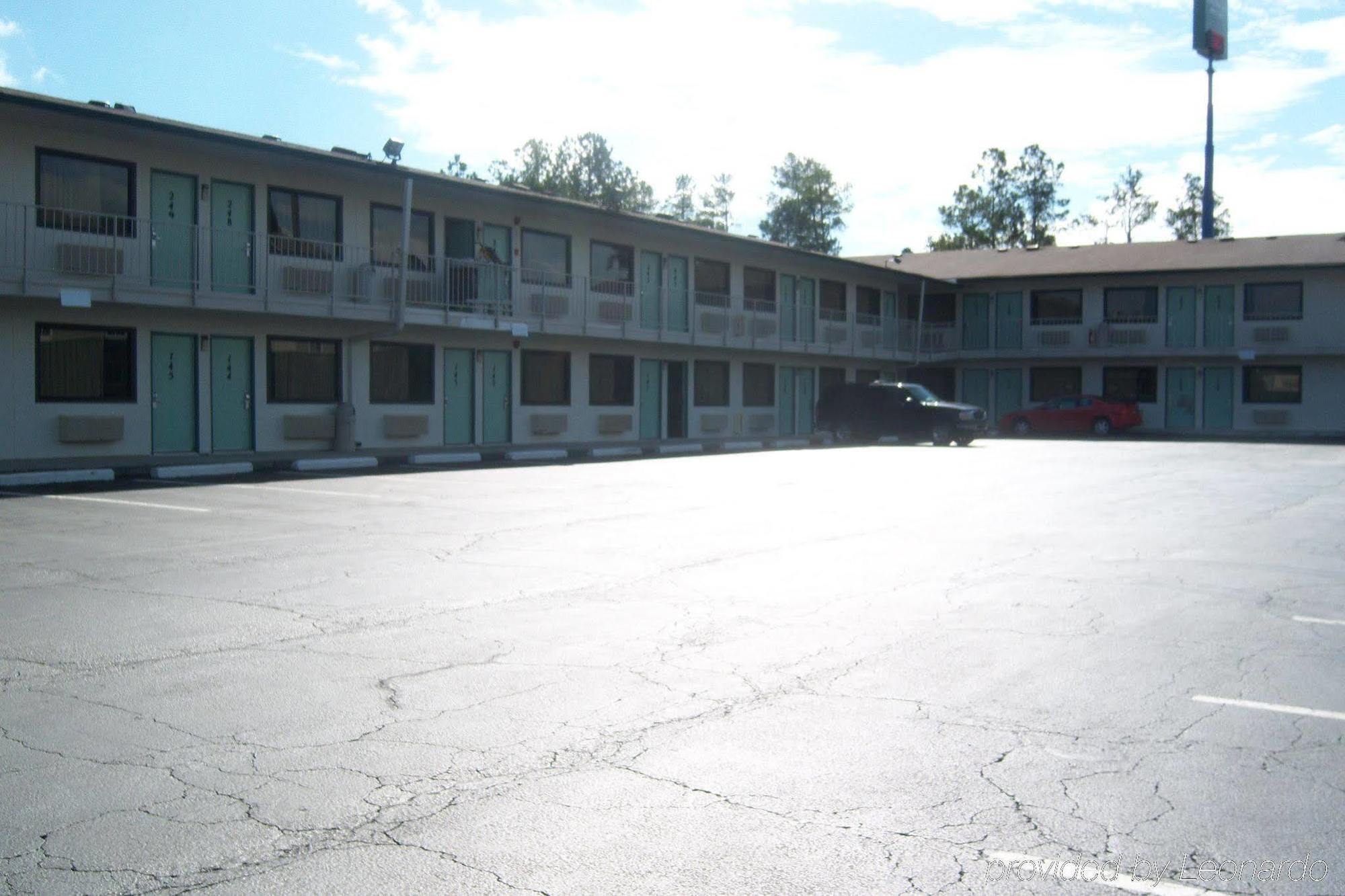 Motel America's - Macon