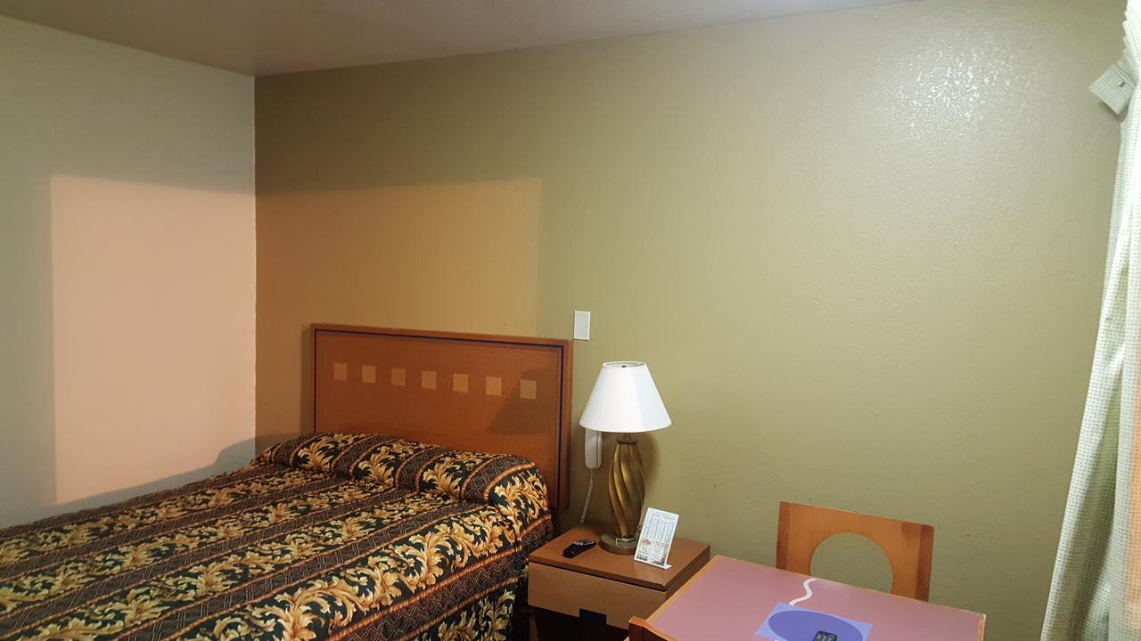 Motel America's -