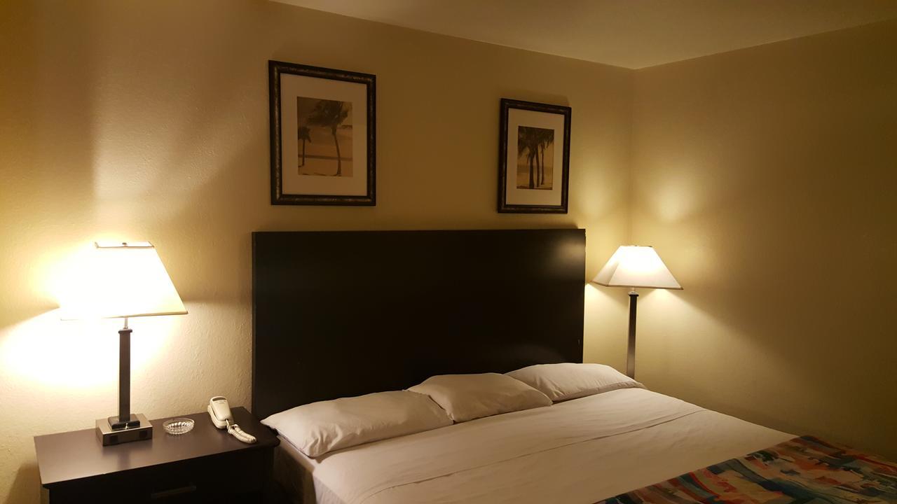 Motel America's - Macon