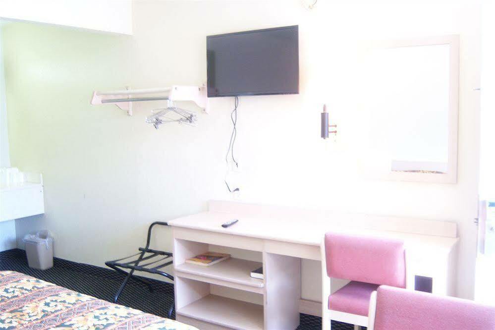Motel America's -
